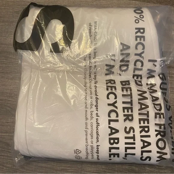 NEW - The North Face Oversized Essential joggers in cream. Medium. - Picture 4 of 4